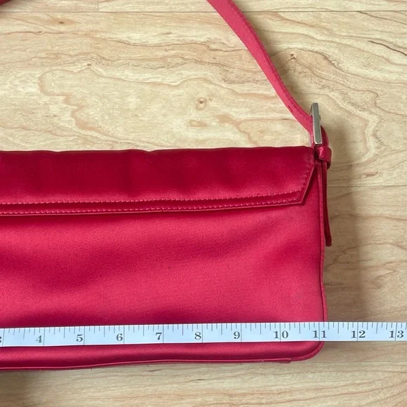 Vintage Late 90s Baguette in Satin Red Multicolored Asian Embroidered Flowers - Picture 6 of 12